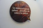 FOTO ESCOLTANT ELS COLORS